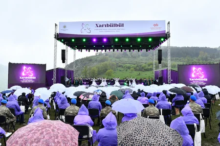 İlham Əliyev və Mehriban Əliyeva Şuşada Beynəlxalq Folklor Festivalının açılışında iştirak ediblər - YENİLƏNİB