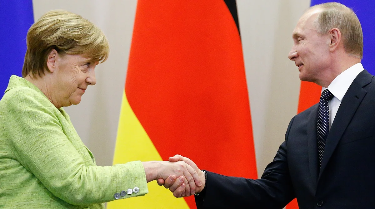 Putin Merkelin hərdən ona alman pivəsi gətirdiyini bildirib