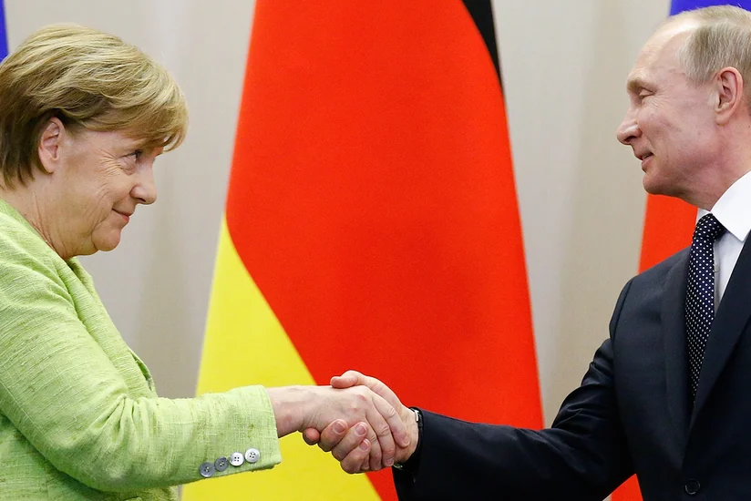 Путин рассказал, что время от времени получает в подарок от Меркель пиво