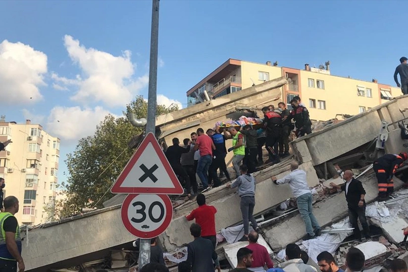 İzmirdə zəlzələ nəticəsində ölənlərin sayı 76 nəfərə çatdı