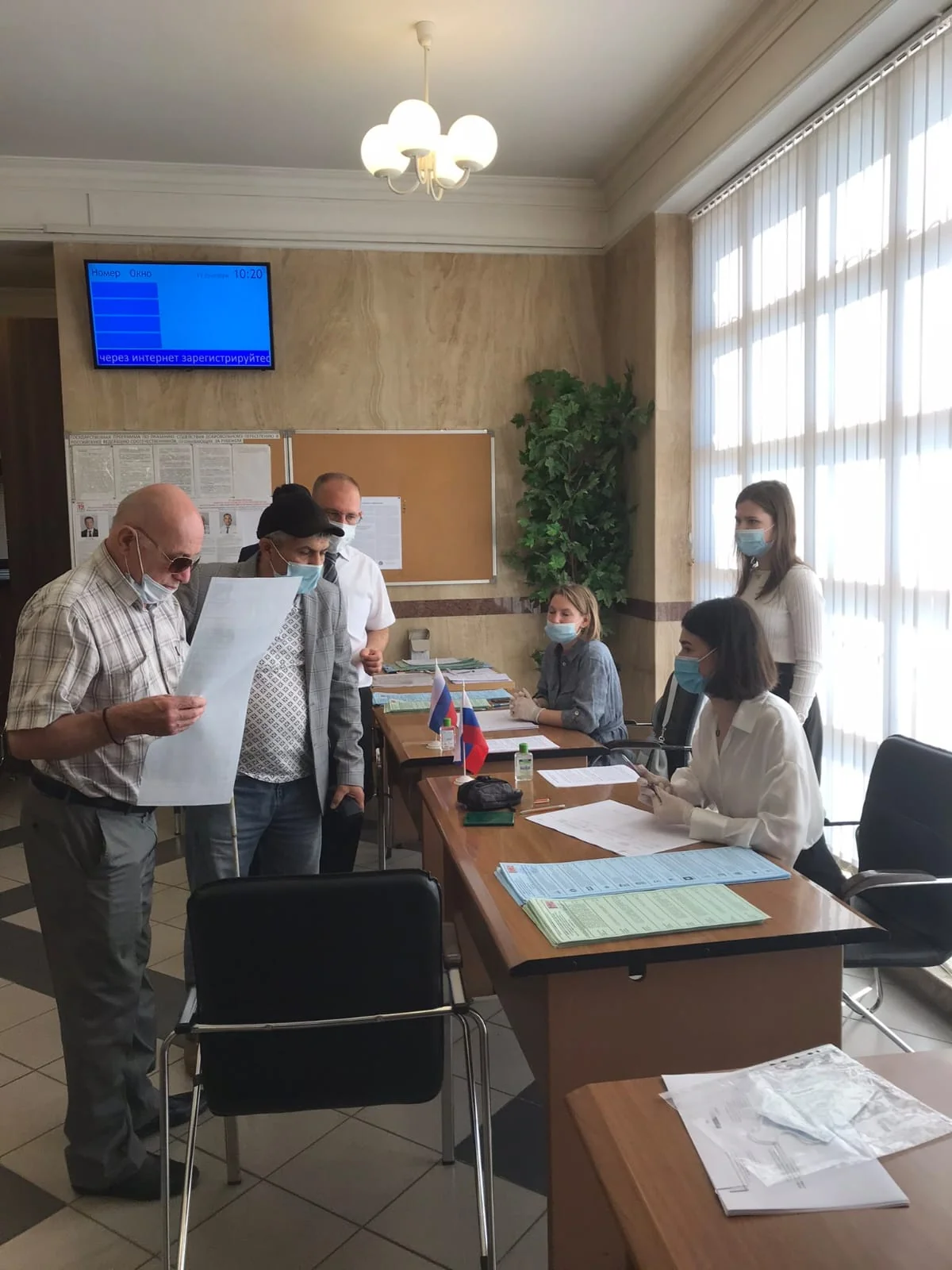Проживающие в Азербайджане россияне голосуют на выборах в Госдуму