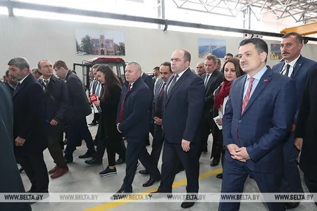 Азербайджан и Беларусь начинают совместную сборку тракторов в Турции