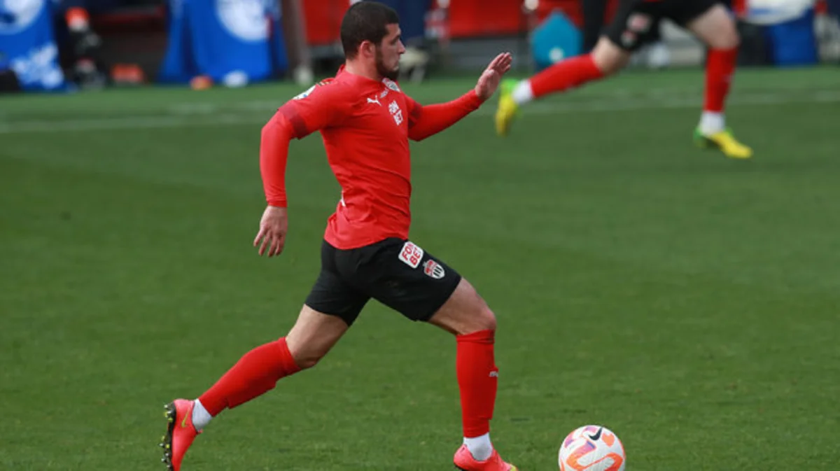 Rusiyada oynayan azərbaycanlı futbolçu ilə baş məşqçi arasında insident baş verib