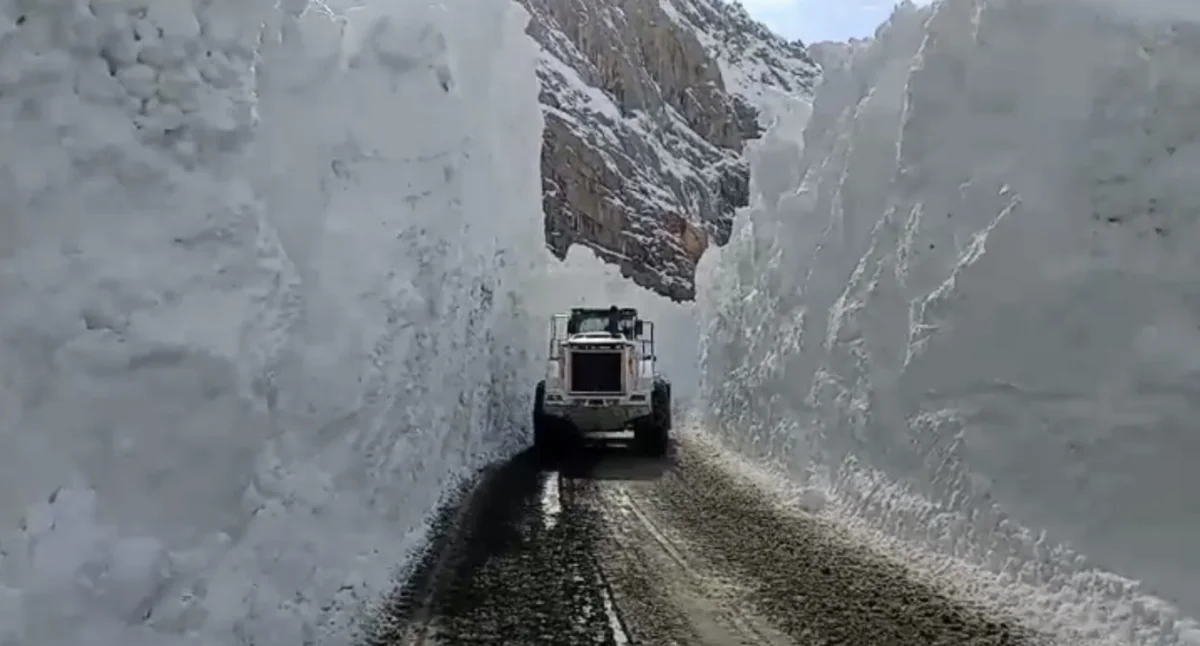 Snow thickness exceeds ten meters in Türkiye's Hakkari