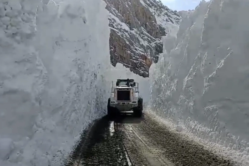 Snow thickness exceeds ten meters in Türkiye's Hakkari