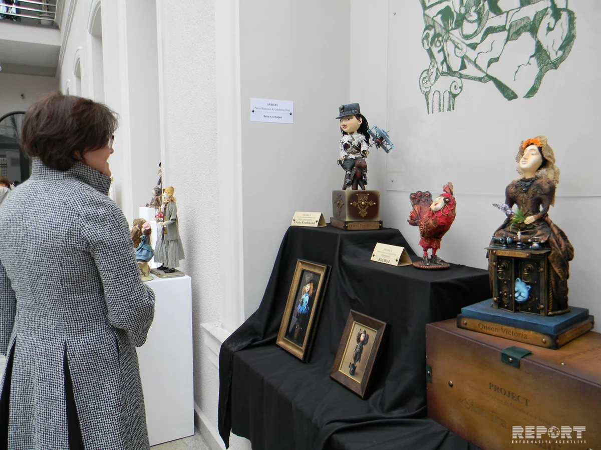 Azərbaycanın tanınmış kukla ustalarının əsərləri Tbilisidə beynəlxalq festivalda sərgilənir - FOTO