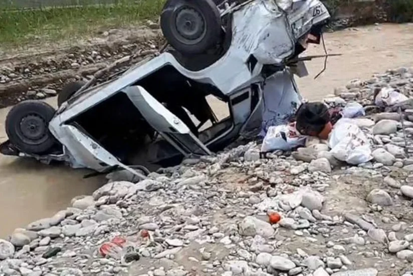 В Масаллы автомобиль упал с моста, водитель погиб