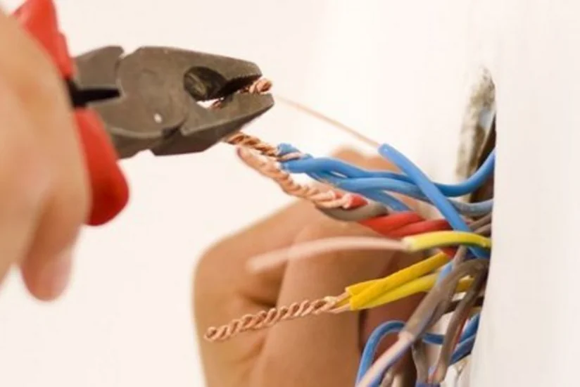 ​Azərbaycanda iki nəfəri elektrik cərəyanı vuraraq öldürüb