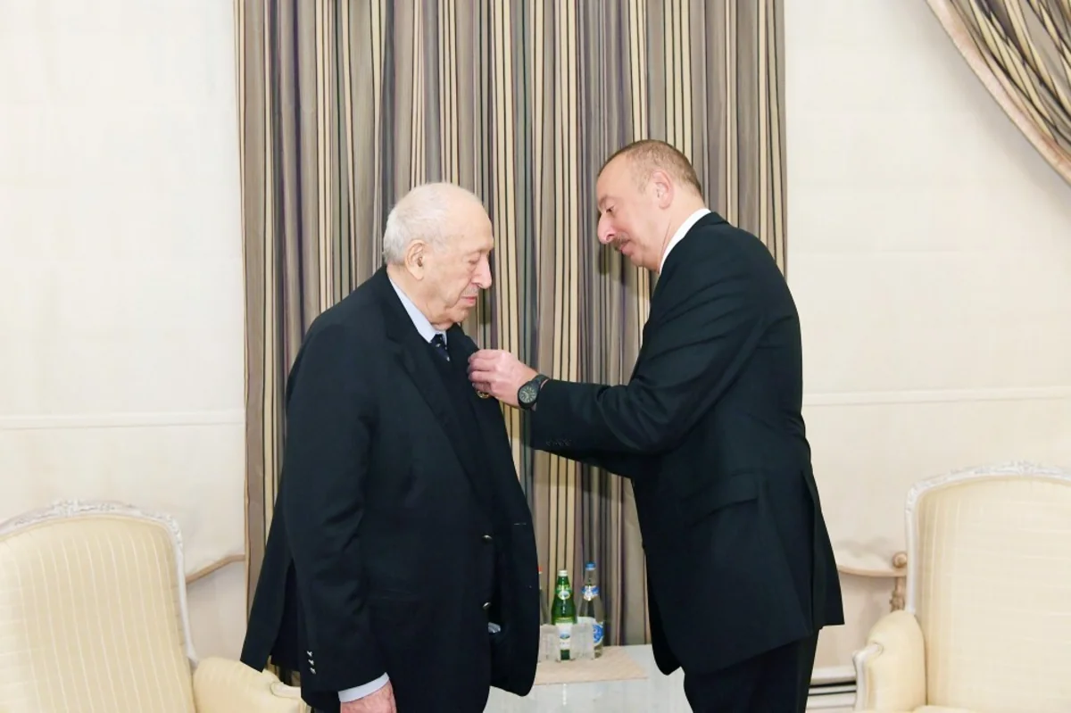 President Ilham Aliyev presents Labor Order 1st Class to People’s Artist Tahir Salahov