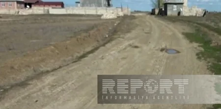 Biləsuvarın Zəhmətabad kəndinin yolları  yararsız hala düşüb