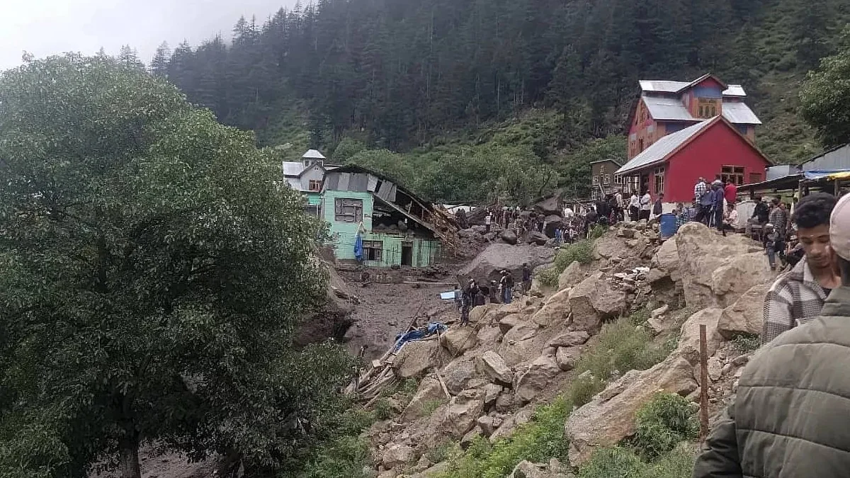 Cammuda torpaq sürüşməsi azı 30 nəfərin ölümünə səbəb olub