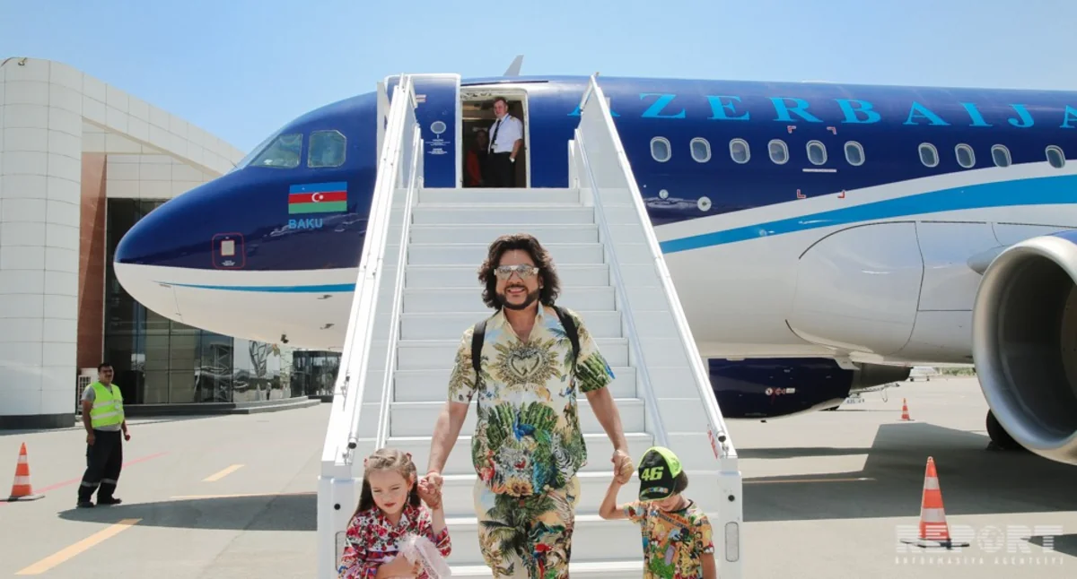 Филипп Киркоров прилетел в Баку с детьми - ФОТО - ВИДЕО