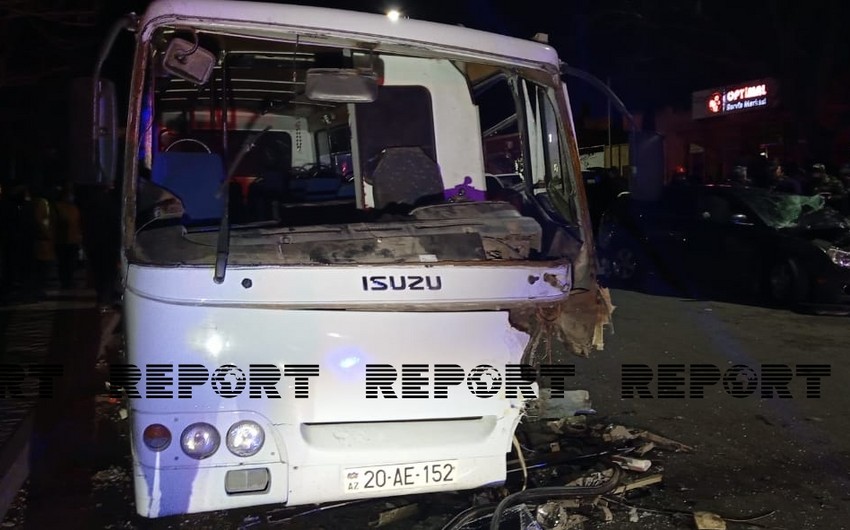 Gəncədə sərnişin mikroavtobusu qəzaya uğrayıb, xəsarət alanlar var