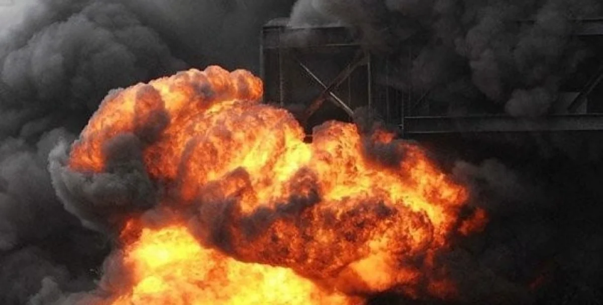 Explosions reported near airport in Pakistan close to Indian border