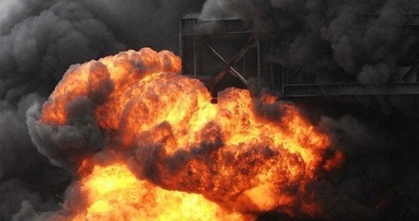 Explosions reported near airport in Pakistan close to Indian border