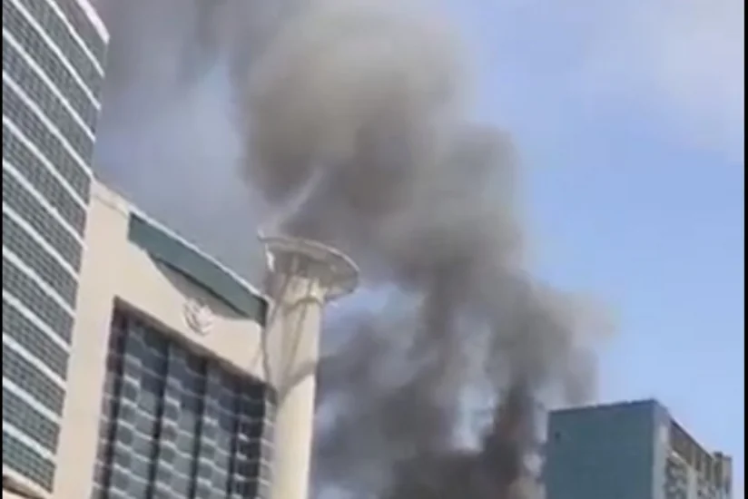 В строящемся небоскребе в Абу-Даби вспыхнул сильный пожар