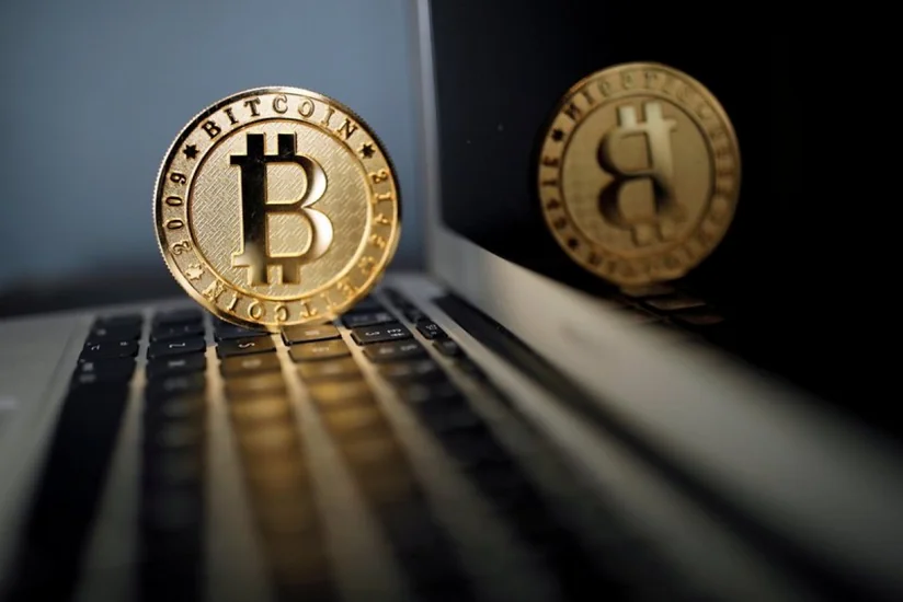 Стоимость биткоина впервые превысила 53 тыс. долларов