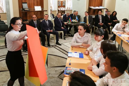 Bakının 132-134 saylı məktəb kompleksində dayanıqlı inkişafla bağlı açıq dərs keçirilib