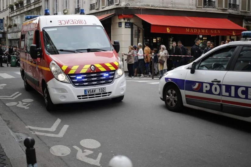 Parisdə naməlum şəxslər soyuq silahla kütləyə hücum edib, ölənlər və yaralanan var
