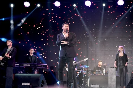 Heydər Əliyev Mərkəzinin parkında Müstəqillik Günü münasibətilə konsert olub