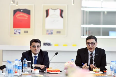 Fərid Qayıbov idman mediasının nümayəndələri ilə görüşüb