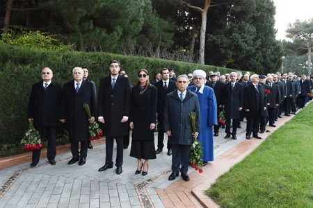 Azərbaycan Prezidenti Heydər Əliyevin məzarını ziyarət edib