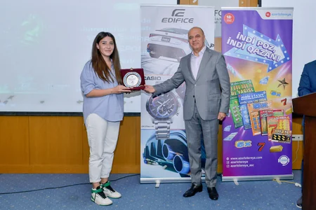 Şahmat oynayan jurnalistlər mükafatlandırılıb