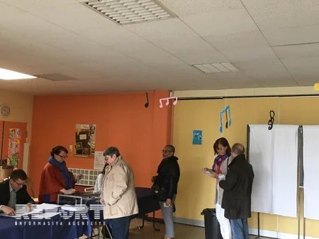 Fransua Olland prezident seçkilərində səs verib - FOTO - YENİLƏNİB
