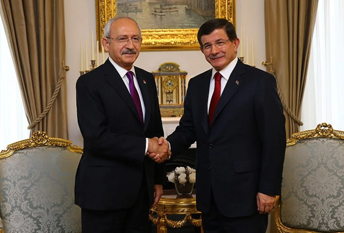 AKP və CHP liderləri arasında koalisiya hökumətinin qurulması üçün görüş başlayıb