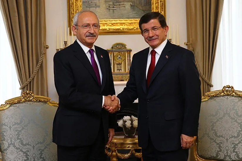 AKP və CHP liderləri arasında koalisiya hökumətinin qurulması üçün görüş başlayıb