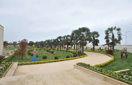 ​Prezident İlham Əliyev Astaranın dənizkənarı park-bulvar kompleksində yaradılan şəraitlə tanış olub