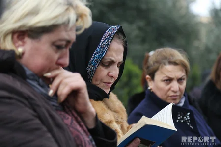 Azərbaycan xalqı Xocalı soyqırımı qurbanlarının xatirəsini yad edir - FOTOREPORTAJ