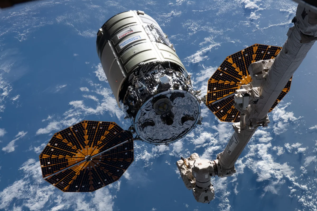 NASA скорректировало высоту орбиты МКС с помощью корабля Cygnus