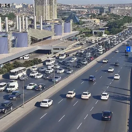Bakının bir sıra yollarında sıxlıq var - SİYAHI