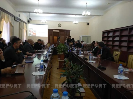 Elxan Salahovun Tanrı yoxuşu kitabının təqdimatı keçirilib