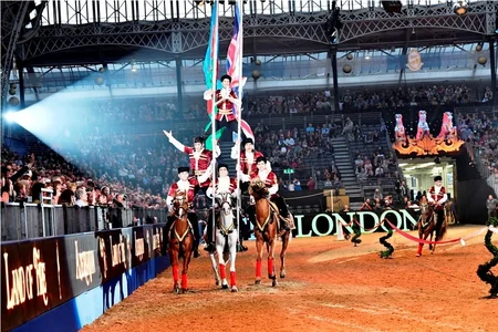 Qarabağ atları “Olimpiya London Beynəlxalq Atçılıq Şousu”nda uğurla çıxış ediblər - VİDEO