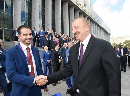 Prezident İlham Əliyev Azərbaycan parlamentinin 100 illiyi münasibətilə keçirilən təntənəli iclasda iştirak edib