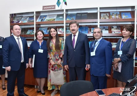 Leyla Əliyeva “Nəsimi Əlyazmaları dünya kitabxanalarında” sərgisinin açılışında iştirak edib