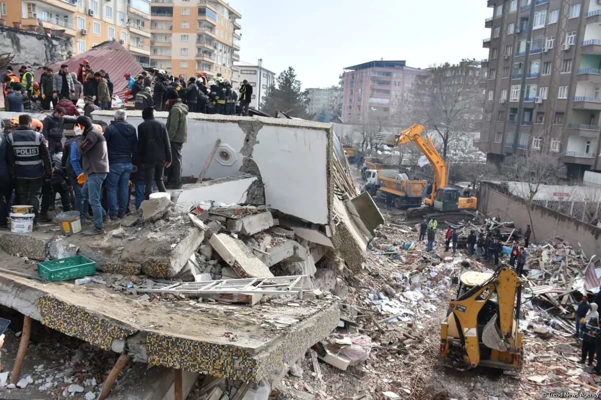 Malatyada zəlzələdə yaralananların sayı 110 nəfərə çatıb, dağıntılar altından 32 nəfər xilas edilib - YENİLƏNİB-4