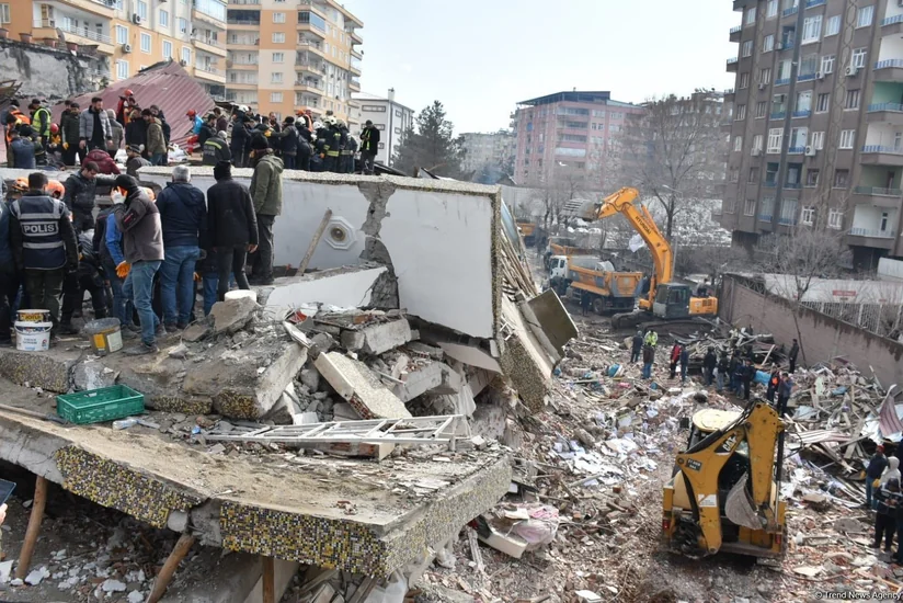 Malatyada zəlzələdə yaralananların sayı 110 nəfərə çatıb, dağıntılar altından 32 nəfər xilas edilib - YENİLƏNİB-4