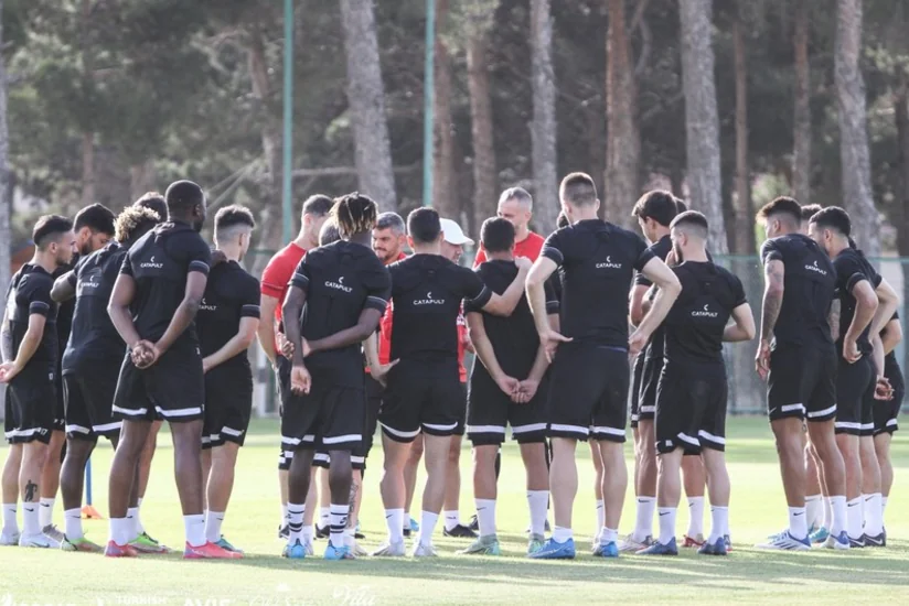 Neftçi Türkiyədəki toplanışa 23 futbolçu ilə yollanır