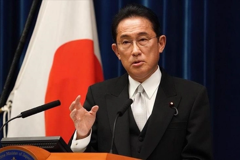 Japanese PM to replace key minister on funds scandal