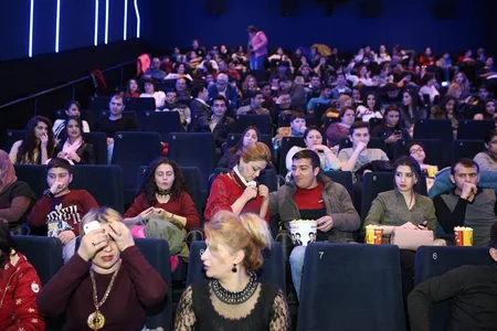 В CinemaPlus состоялась автограф-сессия фильма Bayram axşamı - ВИДЕО