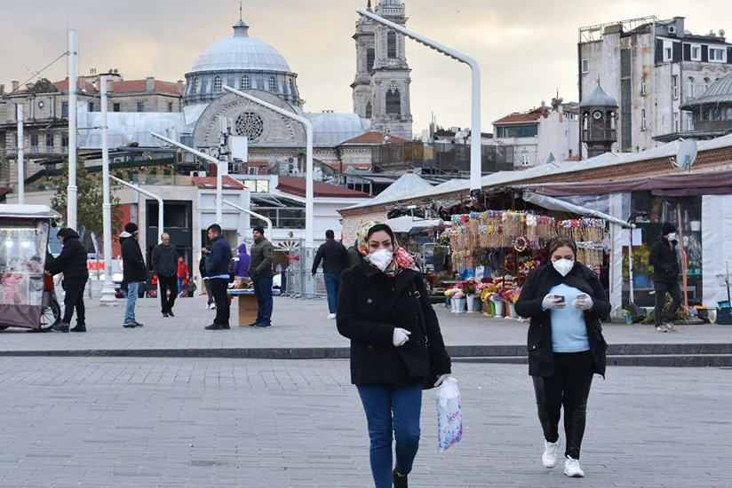 В Турции за сутки выявили рекордное число новых случаев COVID-19