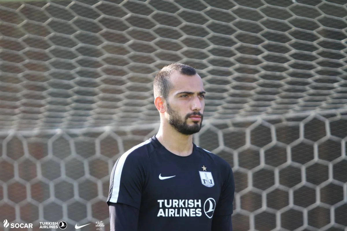 “Neftçi” daha bir futbolçu ilə yollarını ayırıb