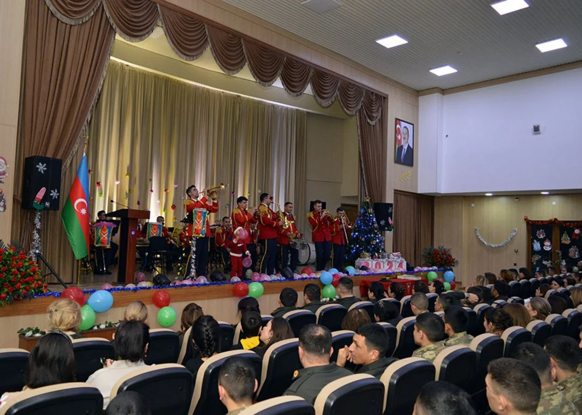 Dünya Azərbaycanlılarının Həmrəyliyi Günü və Yeni il münasibətilə Azərbaycan Ordusunda silsilə tədbirlər keçirilib
