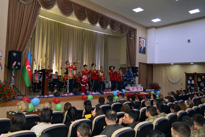 Dünya Azərbaycanlılarının Həmrəyliyi Günü və Yeni il münasibətilə Azərbaycan Ordusunda silsilə tədbirlər keçirilib