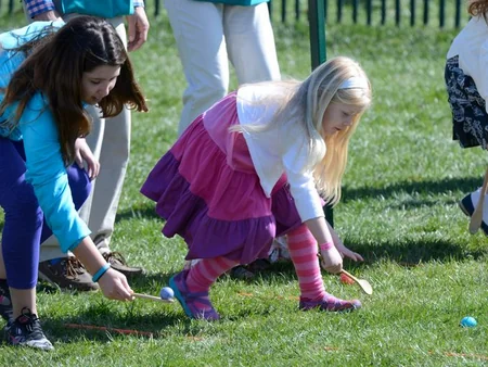 Obamas kick off Easter Egg Roll