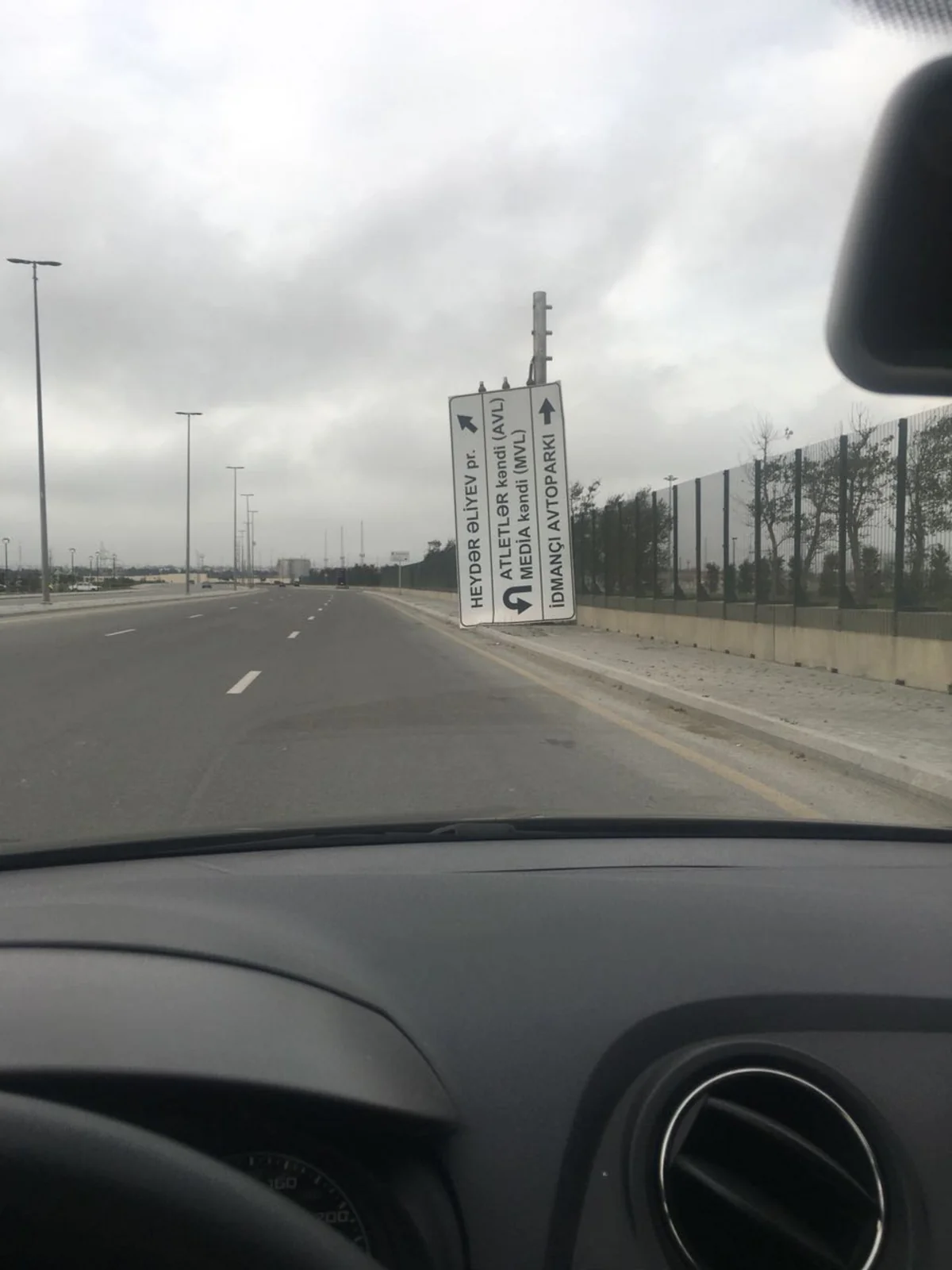 Güclü külək Azərbaycanda yol təsərrüfatına ciddi ziyan vurub - FOTO