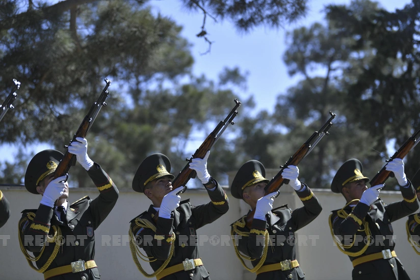 Во второй Аллее почетного захоронения прозвучали залпы в честь шехидов